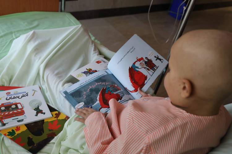 کاهش اضطراب کودک مبتلا به سرطان با کتاب خوانی